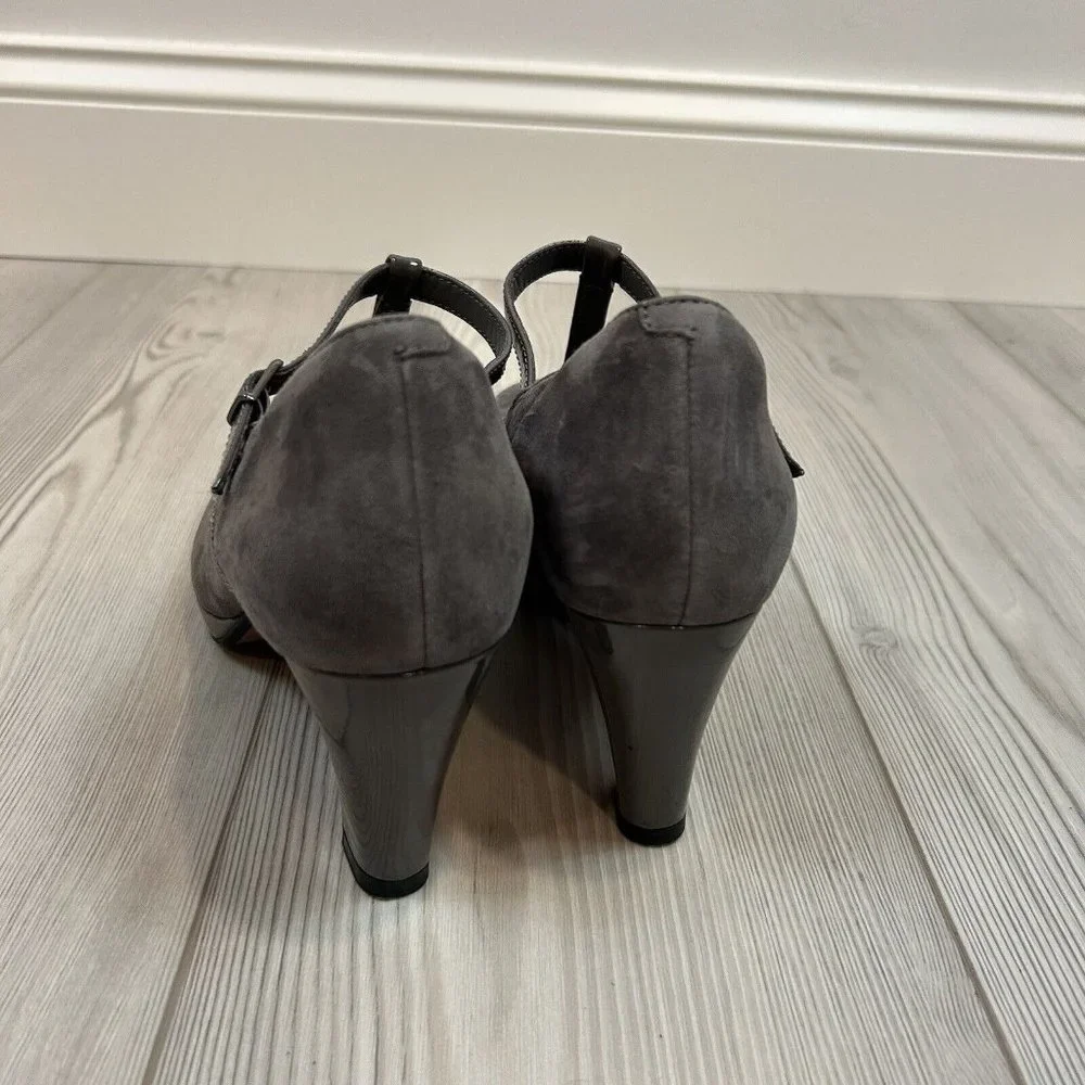 Ladies Clarks Court Heel Shoes Chorus Pitch Gray Size 10 Suede T Strap 9.5 - Picture 6 of 8